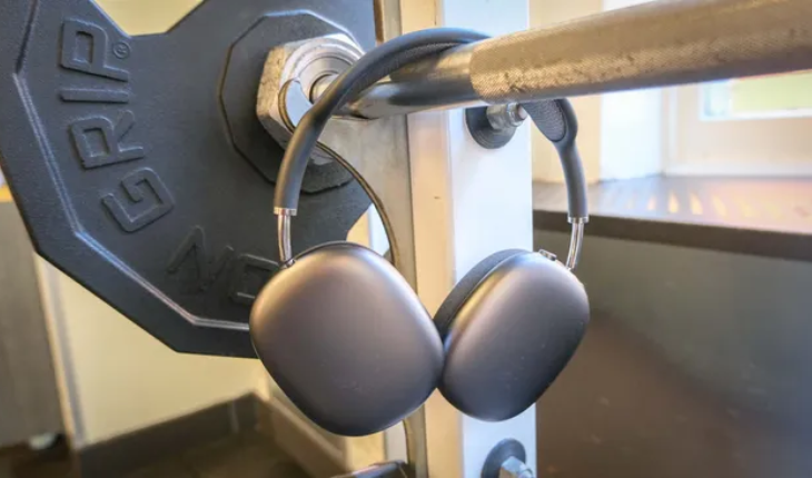 is it Better to Workout with Airpods or Headphones