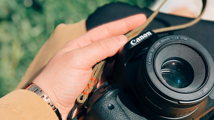 How Will I Get a Free DSLR Camera Named Canon Camera